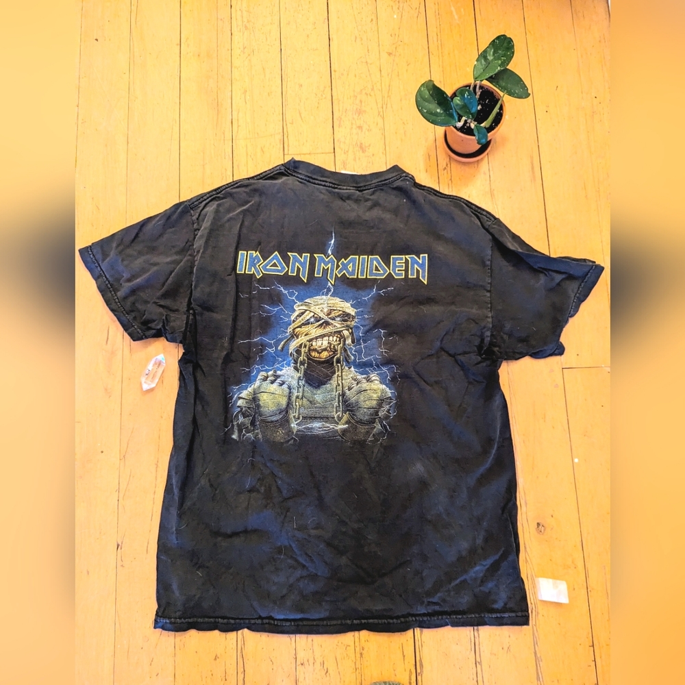 Vintage Iron Maiden band t-shirt size L, print on back with band logo on front